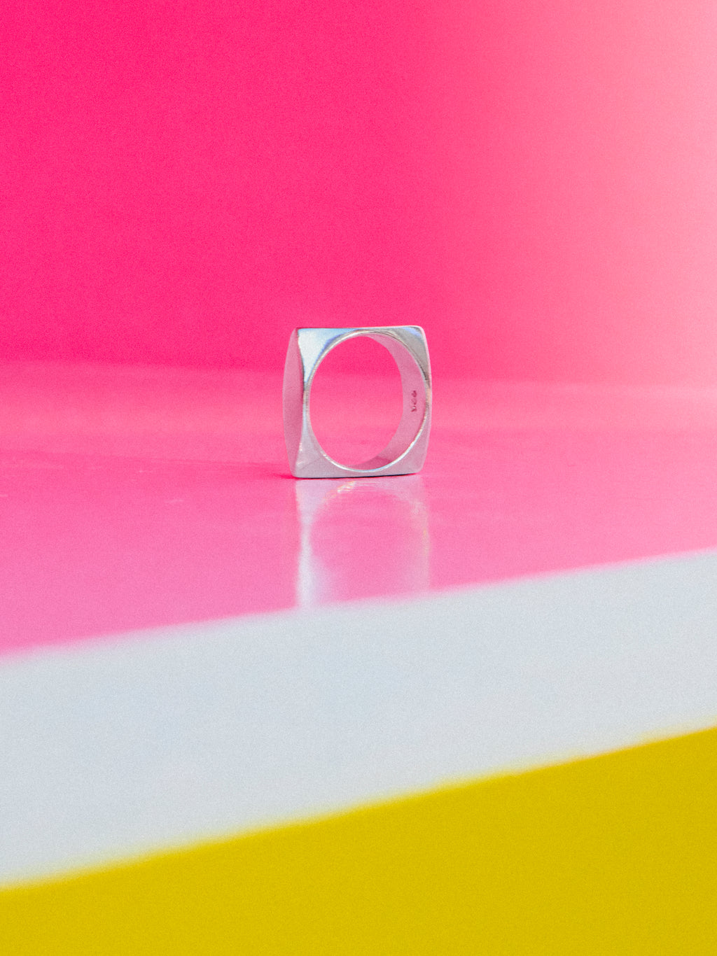 IKKE SÅ FIRKANTET | RING