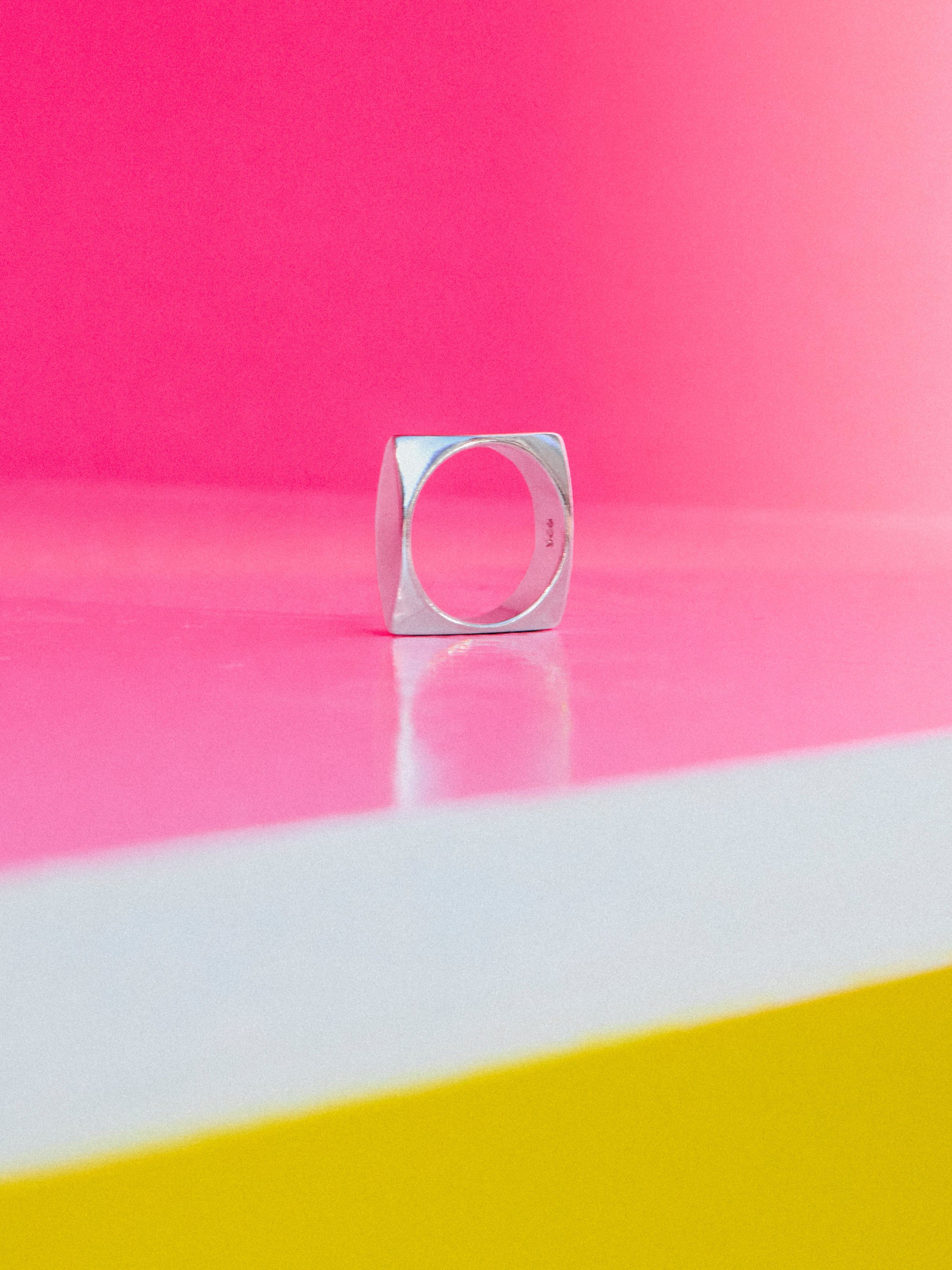 IKKE SÅ FIRKANTET | RING