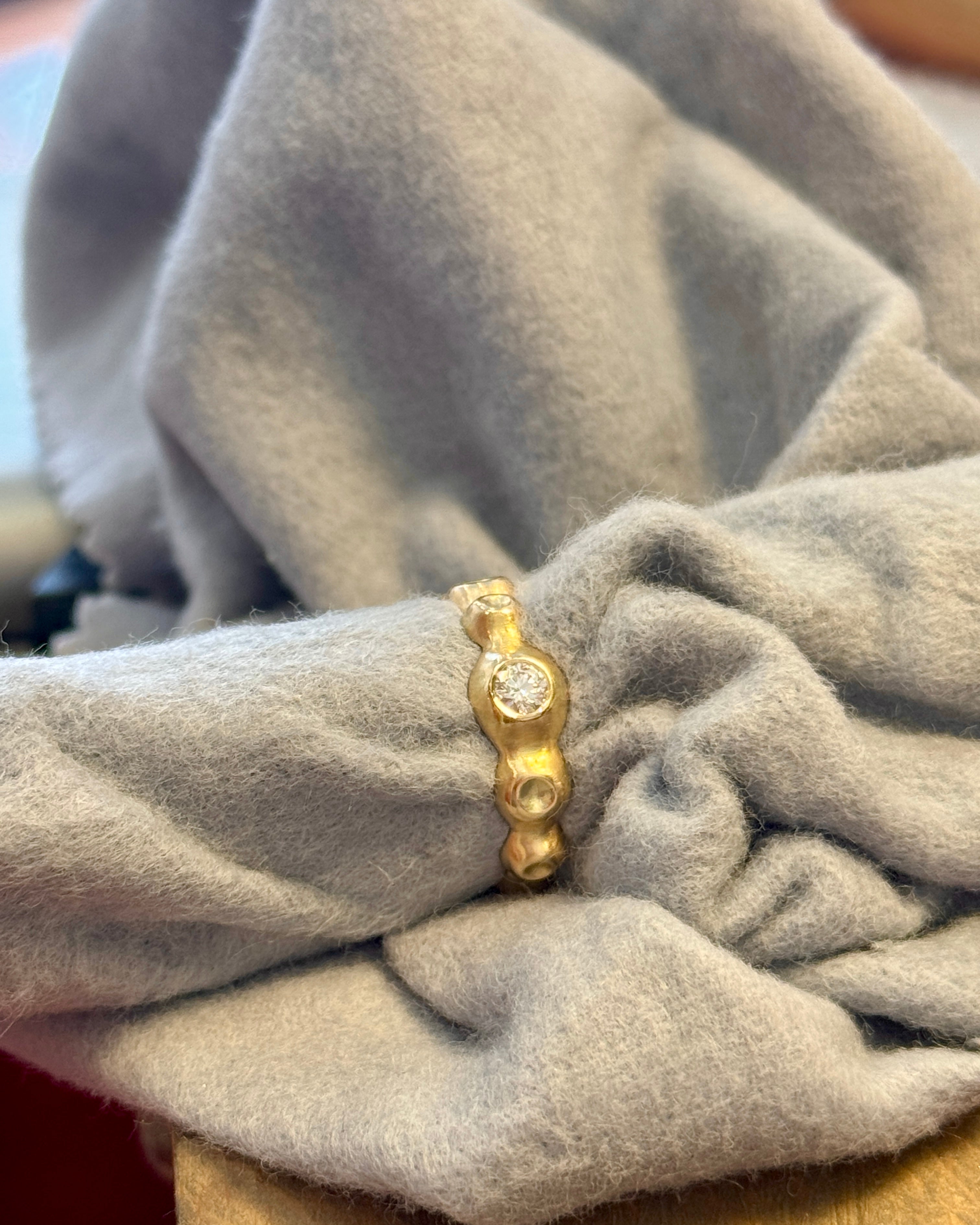 FLERE BOBLER | RING EGET GULD