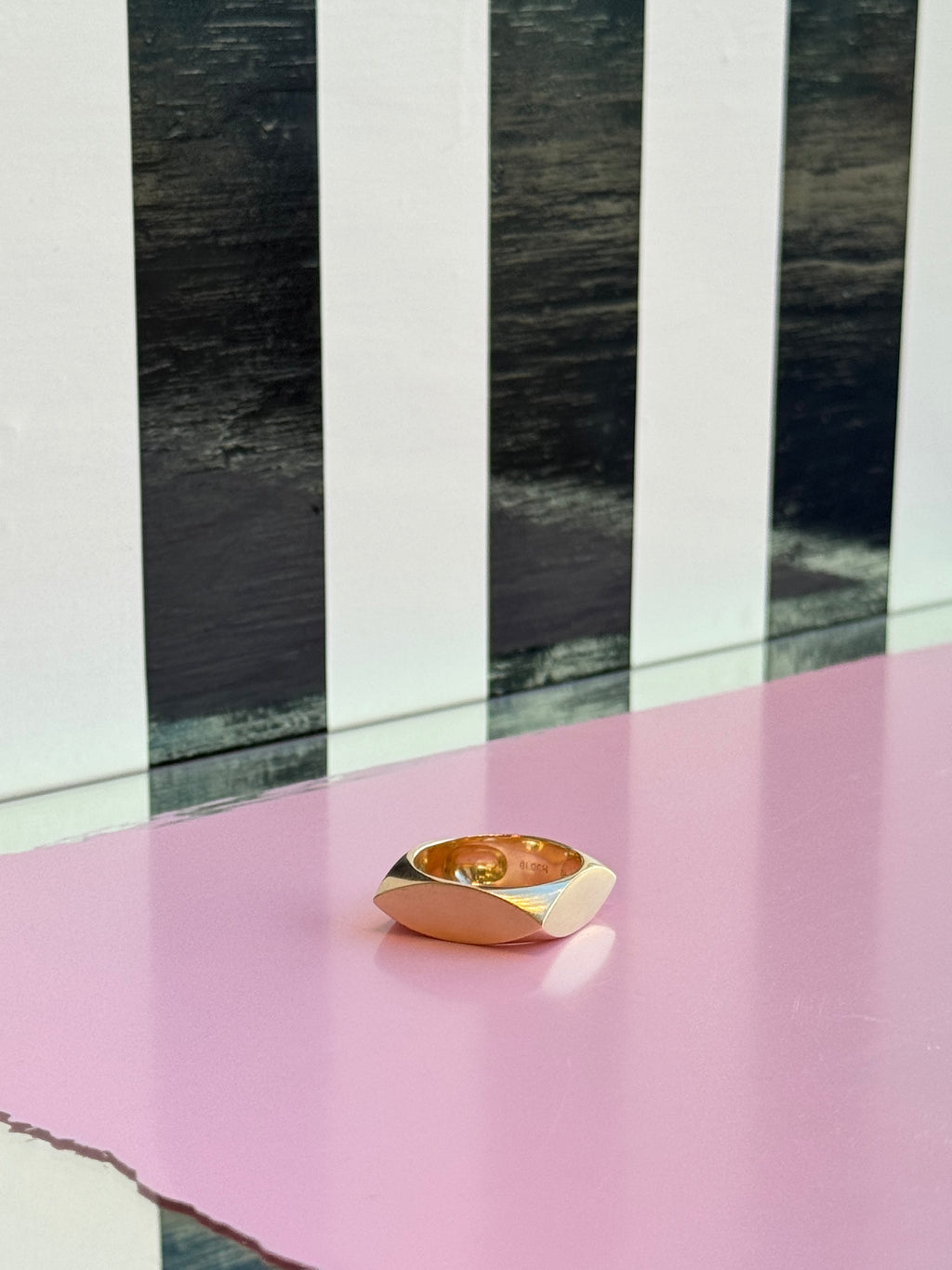 IKKE SÅ FIRKANTET | RING EGET GULD
