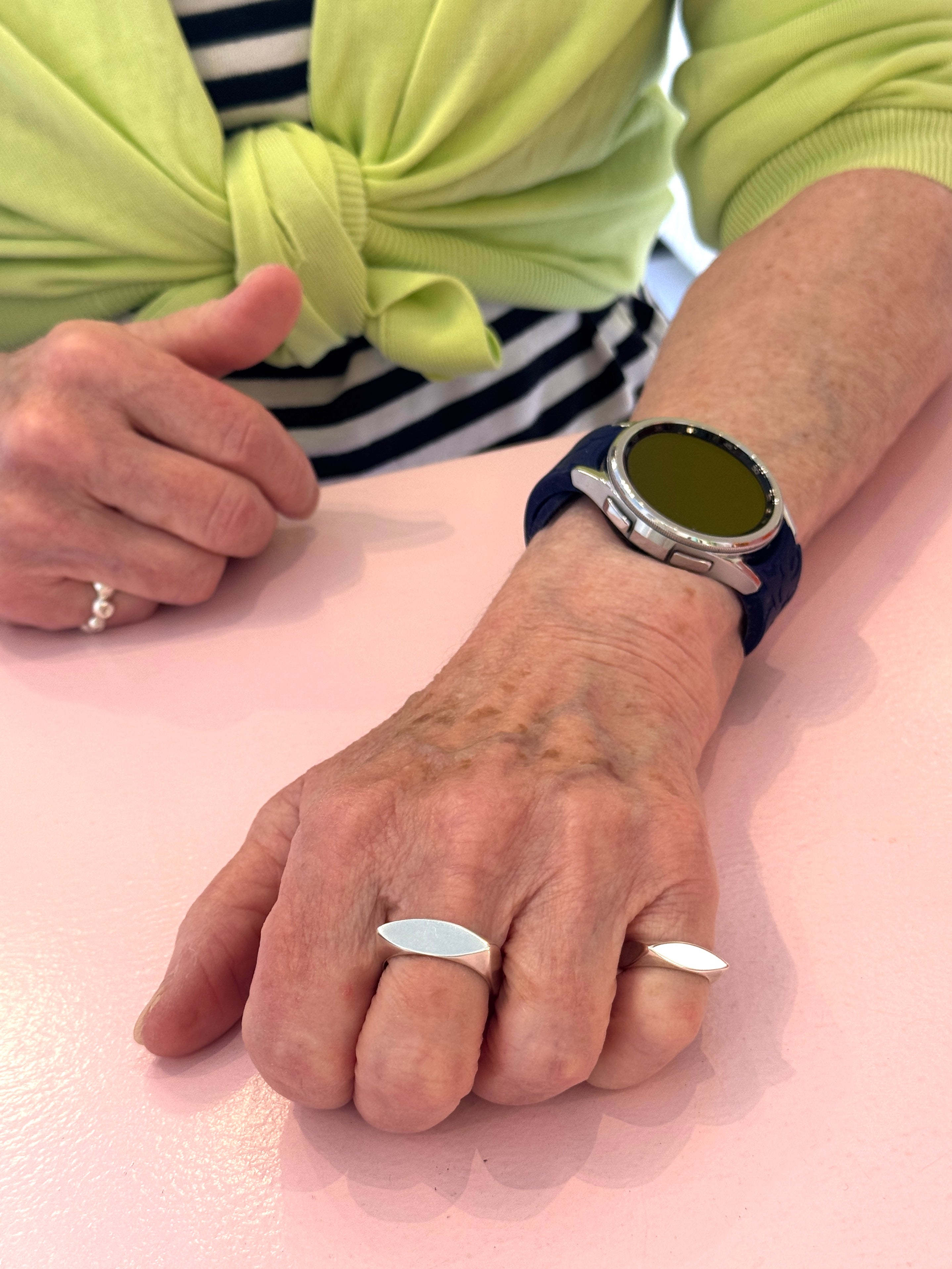 IKKE SÅ FIRKANTET | RING